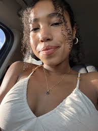 Jasmine Mullings's Instagram, Twitter & Facebook