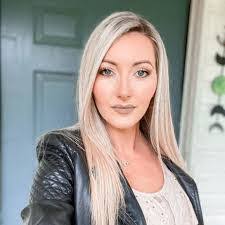 Eve Hooper's Instagram, Twitter & Facebook