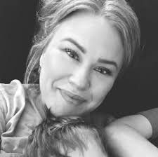 Eva Lynn updated her profile picture.