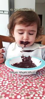 Menina Que Fica Experimentando Açaí