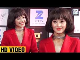 Over 10 years experience in men's grooming. Shivangi Joshi Aka Naira S New Hairstyle At Zee Gold Awards 2017 Youtube