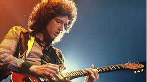 En 1996, brian may fait partie des guitar heroes choisis par le batteur carmine appice pour son projet guitar zeus. Brian May S 20 Greatest Guitar Moments Guitar World