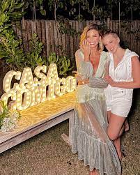 We would like to show you a description here but the site won't allow us. Vitoria Strada Anuncia Noivado Com Marcella Rica Na Noite De Reveillon Veja Sao Paulo