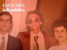 Compie oggi 54 anni l'imprendibile boss di castelvetrano matteo messina denaro ricercato da 23 anni. Matteo Messina Denaro Le Foto Inedite Dall Album Di Famiglia La Repubblica