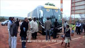 Black leopards fc bus : Black Leopard Fans Block The Team Bus Youtube