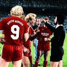 Manuel neuer, javi martínez, jérôme boateng, thiago, david alaba, joshua kimmich, renato sanches, corentin tolisso. Real Madrid Bayern Hoy Se Cumplen 35 Anos Del 9 1 Del Bayern Al Real Madrid As Com