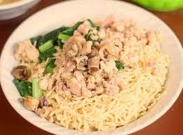 Itulah mungkin yang membedakan bumbu mie di kita, dengan bumbu mie dari china sekarang ini. Bakmi Ayam Jamur Bang Bedo