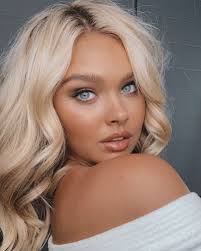 Gracie Lancaster's Instagram, Twitter & Facebook