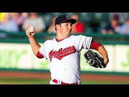 Push off the back foot as you start to throw rotate your hips and shoulders towards the target. Trevor Bauer How To Throw A Slider Youtube