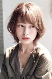 前髪あり編 ぽっちゃりさんに似合うのは トレンドのショートヘア 4meee チョッピーボブヘアスタイル ロングボブのヘアスタイル ショートボブのヘア