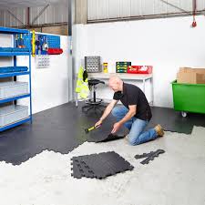 This diamond garage floor pattern is something that is often seen in professional garages, so it so which is better: Value Interlocking Vinyl Floor Tiles Mats Flooring Bigdug