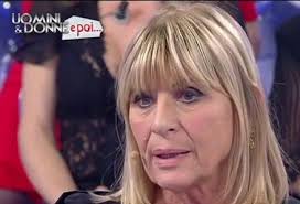 Over e gemma la prima puntata di uomini e donne in onda oggi, tratterà maggior parte dei vecchi protagonisti del trono over della stagione passata: Gemma Galgani Uomini E Donne I Fans Vogliono L Addio Della Dama Oggi 7 Aprile 2016