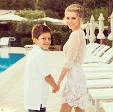 Her zodiac sign is capricorn. Pro Tv Alexandra Dinu Vrea Sa Imbrace Din Nou Rochia De Mireasa Noul Ei Iubit Un Fermecator Actor Italian Plin De Muschi