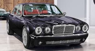 jaguar classic s xj6 restomod is rock roll on wire wheels carscoops jaguar xj classic cars jaguar car