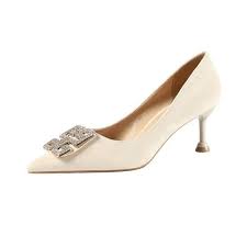 Avoir des grands pieds constitue souvent une sorte de handicap pour les femmes. Grande Taille Sandales A Talons Hauts Mode Pointu En Daim Strass 6 5cm Chaussures A Talons Fins Pour Femmes Abricot Achat Vente Grande Taille Sandales A Pas Cher Cdiscount