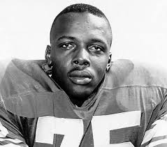 Reggie Bush describing the time Drew Brees threw him into the hardest hit  in his NFL Career is worth 3 min of your time 😂 “I ain't even wait until  after the