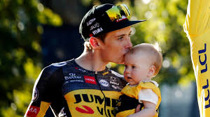 Tadej pogacar finishes in second to seal the overall victory. Jonas Vingegaard Fejrede Triumfen Med Lille Frida Hun Betyder Sa Meget Billed Bladet