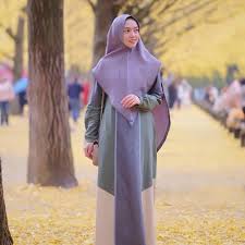 Biarpun hamil, body dini masih cihuy. 10 Rekomendasi Baju Cantik Untuk Ibu Hamil Yang Modis 2019
