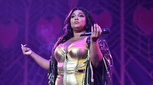 Neben den preisträgern sorgte allerdings auch jemand anderes für aufsehen: Lizzo Klart Auf Deswegen Setzt Sie Sich Fur Selbstliebe Ein Promiflash De