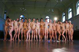 裸いっぱい】全裸女性が大勢写っている団体エロ画像ください 