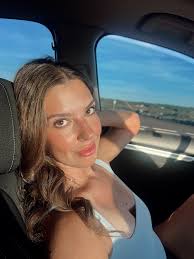 Holly Cameron (@hollycameron__) • Instagram photos and videos