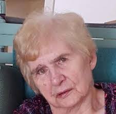 Elizabeth Tarnowski's Instagram, Twitter & Facebook