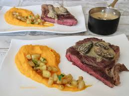 Faux Filet De Boeuf Normand Mature Sauce Aux Morilles Puree Et Des De Carottes Filet De Boeuf Sauce Aux Morilles Recettes De Cuisine