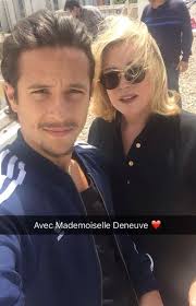 Nekfeu vient de sortir un nouvel album surprise, uniquement disponible en digital intitulé cyborg disponible en téléchargement légal. Nekfeu Cyborg Son Nouvel Album Surprise