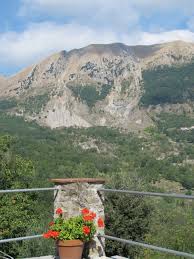 The friendly owner, titti, was kept busy this morning and was running low on a few things. Vetteglia Bella Bagni Di Lucca