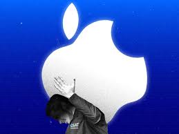 Workers Who Fix Apple Laptops Say Facility Is a 'Sweatshop'