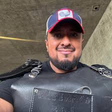 The most dangerous knife in the world. Amazing video by Ross Smith. Many  laughs. ⠀ ⠀ #knifelife #knifecommunity #knives #tactical #military  #weapondesign #weaponsdaily #pewpew #knifeporn #edcknife