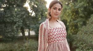 Lakme Fashion Week 2020 Mira Kapoor Looks Pretty In Punit Balana Outfit Tara sutaria attends the store launch party of punit balana in mumbai. international news headline
