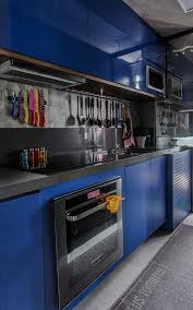 Decoracao Industrial Traz Saidas Inteligentes Para Loft De 44m2 Armarios De Cozinha Personalizados Design De Cozinha Designs De Cozinha