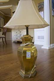 It's made from metal and has a circular foot i absolutely love this floor lamp!!! 50 Creative Diy Lamp And Lighting Makeovers 2 Bees In A Pod