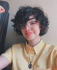 Curly hair might occasionally feel like a tangled curse you didn't ask for, don't deserve and definitely don't have time to fix, but there are real advantages to. Short Hair Goals Short Hair Styles Androgynous Hair Curly Hair Styles