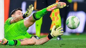 Both teams had their moments in the first half. Villa came close to scoring with a few near misses, while Leipzig also had opportunities that required sharp interventions from Villa’s goalkeeper. Each chance kept the crowd buzzing and added to the game's electric atmosphere.