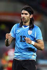 El 'loco' abreu es presentado oficialmente en su trigésimo club. El Loco Abreu Con Uruguay Different Sports Fifa Football