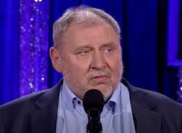Andrzej grabowski choć ma na swoim koncie wiele ról filmowych i teatralnych, najbardziej rozpoznawalny jest jako ferdynand kiepski z serialu świat według już od ponad 20 lat andrzej grabowski przynosi uśmiech na twarze widzów, grając główną rolę w świecie według kiepskich. Andrzej Grabowski Cierpi Na Rzadka Chorobe Sytuacja Moze Sie Stopniowo Pogarszac Newsbook