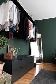 offener kleiderschrank ankleide zimmer wohnzimmer farbe wohnzimmerfarbe