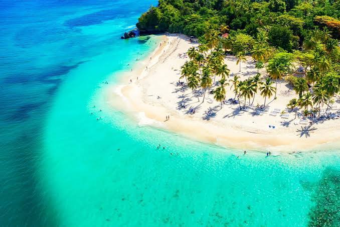 15 Best Beaches in the Caribbean - Where to Go for the Caribbean's Sun,  Sand and Surf - Go Guides