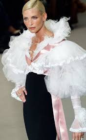 Nadja auermann und karl lagerfeld 1997 bei „wetten, dass.? bild: Nadja Auermann Catwalk Nadja Auermann Picture 46307486 349 X 569 Fanpix Net