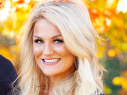 Kari Henson's Instagram, Twitter & Facebook