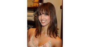 Bangs are a perfect addition to shag haircuts. Jessica Alba With Medium Length Hair And Straight Across Bangs 2003 Jessica Alba Is The Ultimate Brown Hair Inspiration And Here S The Proof Popsugar Beauty Photo 17