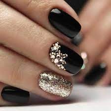 The index finger is painted with black and a touch of gold glitter, the middle finger is designed by a triangular black shape with a smaller golden one, the ring finger is all polished with gold glittery polish, and finally, the pinky is the one with a baby pink base a touch of. Pin By Karina Arredondo On N A I L S Winter Nails Acrylic Gold Nail Art Nails