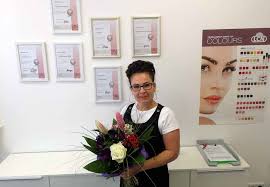 Spend a few hours relaxing at one of the city's top salons while a stylist pampers your hair, nails, or skin. Neu In Der Stadt Neu Im Werbering Beauty Salon Marinela Sudthuringer Rundschau Meinungsfreudig Unabhangig Burgernah