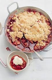 Crumble Fraise Rhubarbe Un Dessert Rapide A Faire Pour L Ete Recette Recette Crumble Recette Crumble Fraise Rhubarbe
