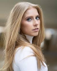 Paulina Cole's Instagram, Twitter & Facebook