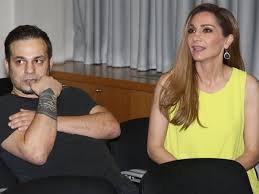 Σε βραδινή έξοδο εντόπισε ο φακός την δέσποινα βανδή και τον ντέμη νικολαΐδη. Despoina Bandh Ntemhs Nikolaidhs Xwrisan Meta Apo 18 Xronia Ti Anaferei H Anakoinwsh