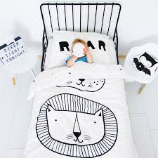 A Little Lovely Company Kinderbettwasche Roar Lowe Sterne Weiss Schwarz 140x200cm Bei Fantasyroom Online Kaufen Bettwasche Kinder Bettdeckenbezug Kinder Bett