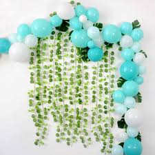 Dibuja dos hojas en el papel verde y un pequeño tallo en el marrón y haz que el niño(a) las recorte. Flores Artificiales Palmeras Hojas Baby Shower Fiesta Decoracion Flores Artificiales Decoraciones Para Fiesta De Cumpleanos Globos Para Ninos Decoraciones Diy De Fiestas Aliexpress